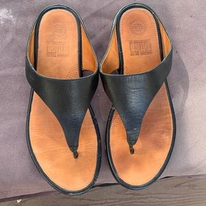 Black Fit Flop leather thongs size 8